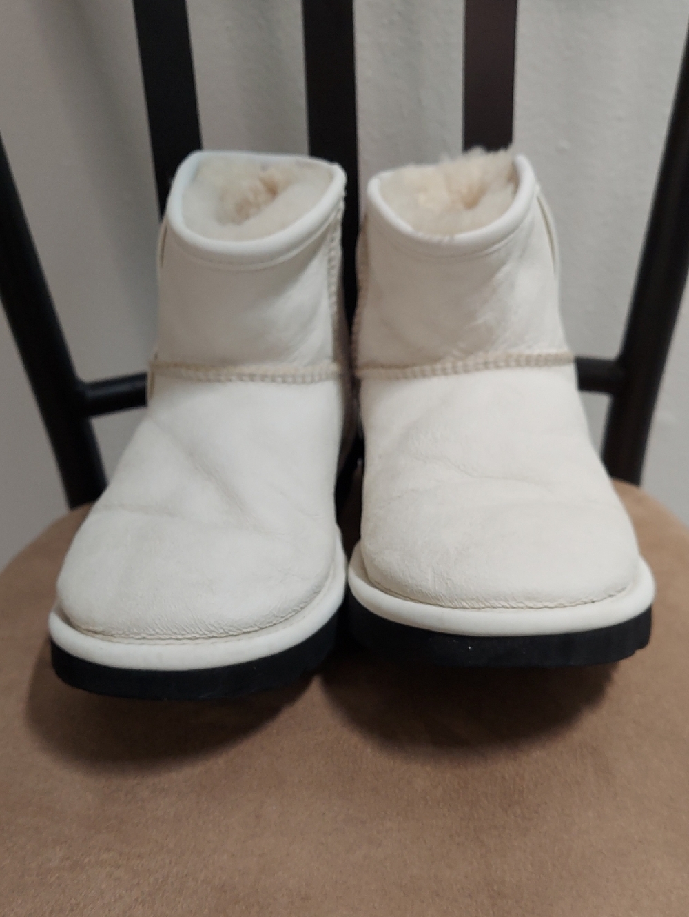 UGG Mini Boots, Size 7, Side Logo, Creamy White Suede - Picture 4 of 12